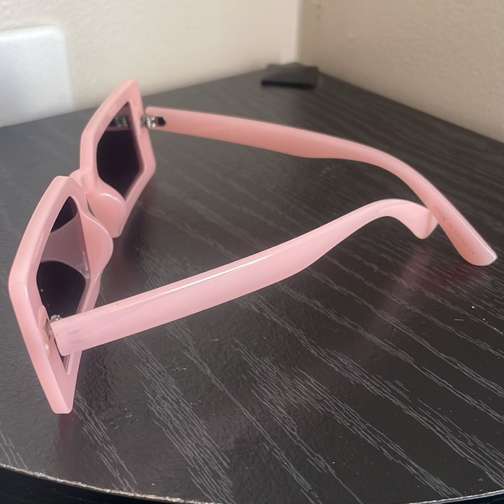 Pink Retro - Picture 2 of 4